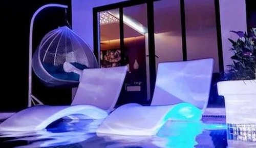 Junior Suite Ocean Front Swim up Double Queen Bed 
