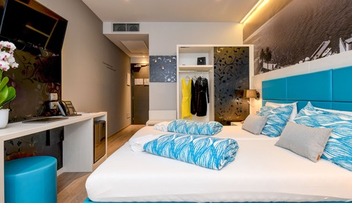 Habitación estándar con 2 camas individuales, balcón, vistas al lago