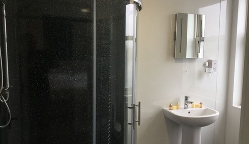 Habitación clásica con 2 camas individuales, baño privado