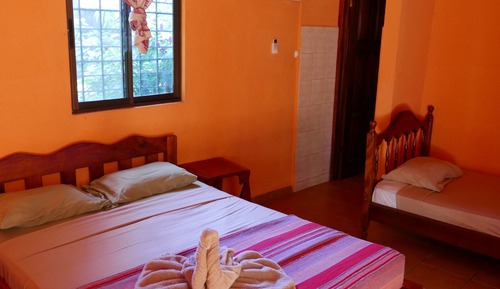 Habitación triple Deluxe, baño privado