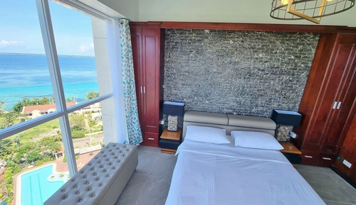 Apartamento de lujo, 2 habitaciones, vistas al mar, frente a la playa