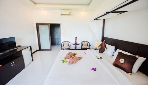 Habitación Deluxe doble, acceso a la piscina