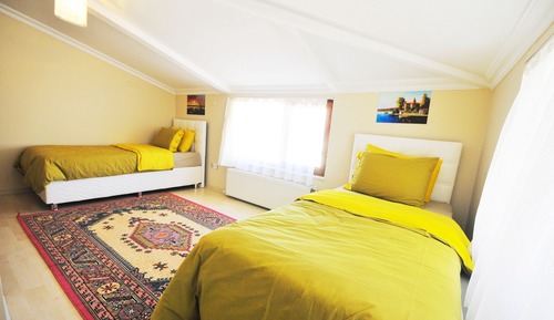 Ático familiar, 3 habitaciones, 2 baños, vistas a la ciudad