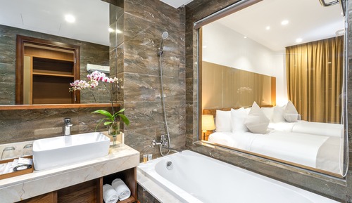 Habitación Deluxe con 2 camas individuales, balcón, vistas a la bahía