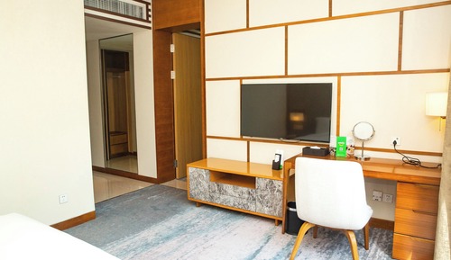 Suite, 1 cama de matrimonio grande, vistas al jardín