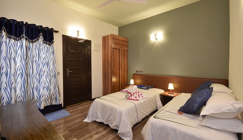 Habitación superior con 1 cama doble o 2 individuales