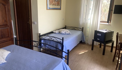 Habitación triple, vistas al mar