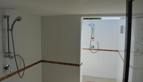 Habitación (Beachfront Pool Bure)