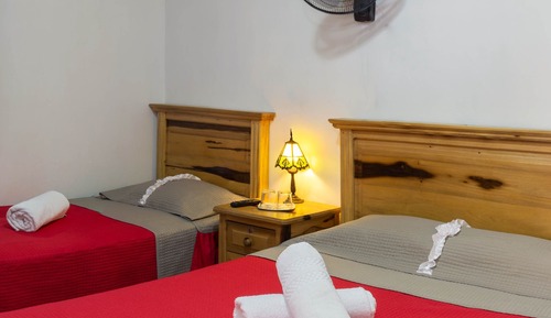Habitación económica con 1 cama doble o 2 individuales