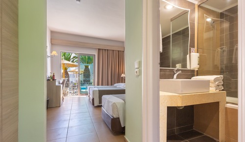 Superior Double or Twin Room (Sharing Pool)