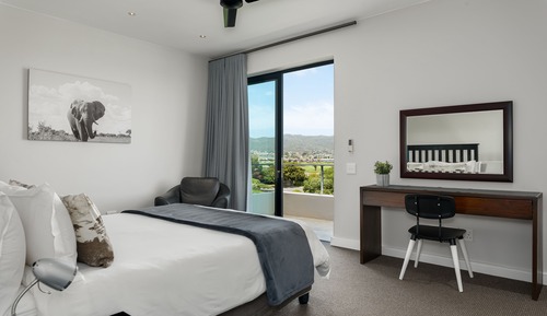 Apartamento de lujo, 2 habitaciones, balcón, vistas parciales al mar (Moremi)