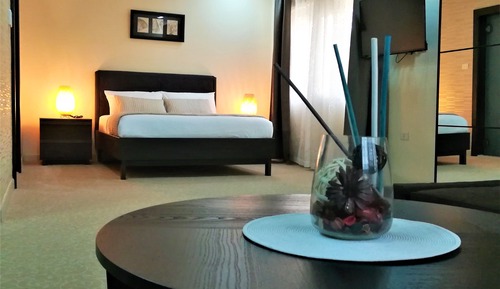 Suite exclusiva, 1 cama de matrimonio grande con sofá cama