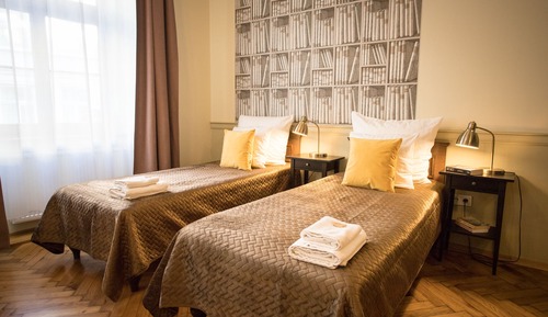 Suite estudio romántica, cocina básica, vistas a la ciudad (C)