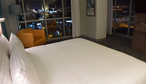 Habitación estándar, 1 cama de matrimonio grande (Airport View)