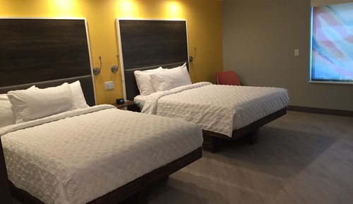 Habitación, 2 camas de matrimonio, accesible para personas con discapacidad, bañera