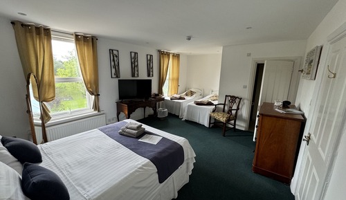 Suite, baño privado (2 Adults + 2 Children)