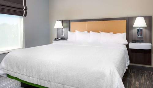 Estudio, 1 cama de matrimonio grande (Mobility & Hearing, Roll-in Shower)