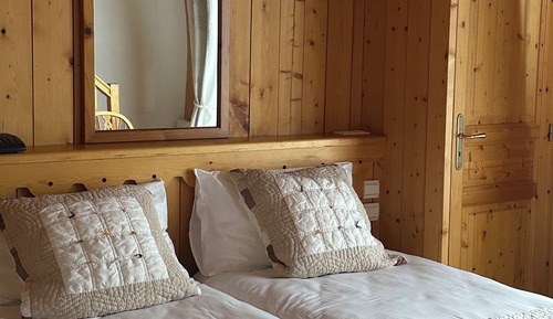 Habitación doble superior, junto a la montaña