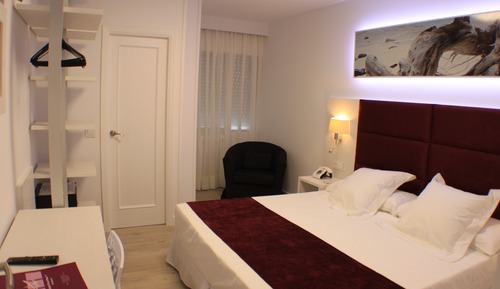 Habitación superior con 1 cama doble o 2 individuales