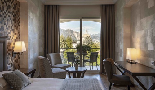Habitación superior con 1 cama doble o 2 individuales, vistas parciales al lago