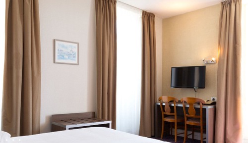 Habitación clásica doble, vistas parciales al mar