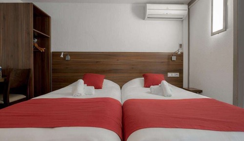 Habitación estándar con 1 cama doble o 2 individuales