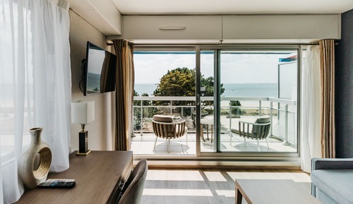 Habitación superior, balcón, frente al mar