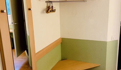 Habitación básica con 2 camas individuales