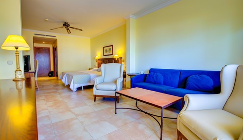 Suite junior (2 adults and 1 child)