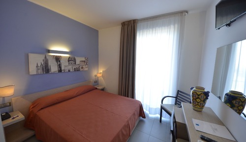 Habitación superior con 1 cama doble o 2 individuales, vistas al mar