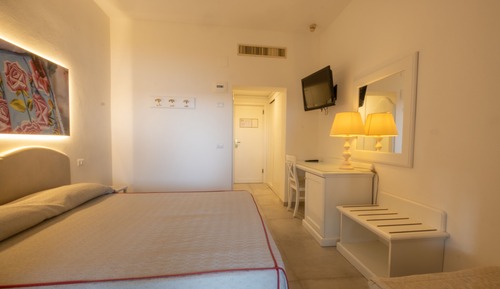 Habitación triple, vistas al parque
