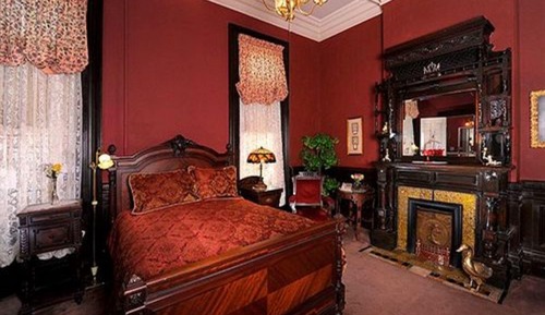 Habitación, baño privado (Large Red Room Multiple Beds Room #23)