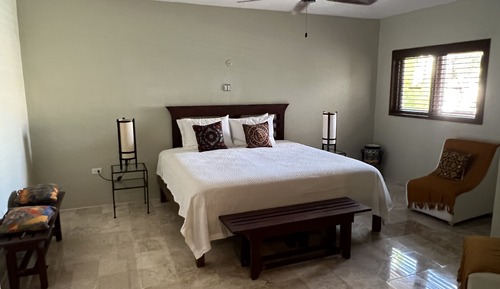 Habitación clásica, 1 cama de matrimonio grande, en la zona del patio