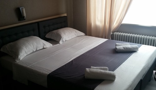 Habitación estándar con 1 cama doble o 2 individuales