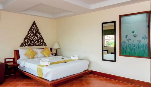Deluxe Partial Sea View