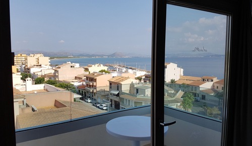 Estudio, balcón (2 adults + 1 child)