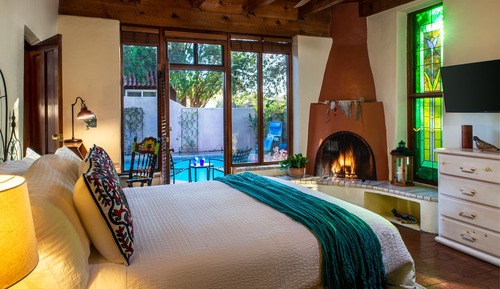 Habitación Deluxe, 1 cama de matrimonio, chimenea, vistas a la piscina