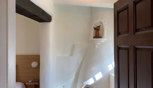 Habitación Deluxe, 1 cama de matrimonio grande, chimenea, vistas al patio