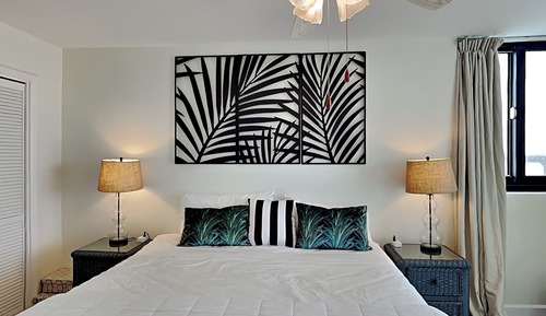 Apartamento, 1 cama de matrimonio grande con sofá cama, patio (#105 West - No Pets Allowed)