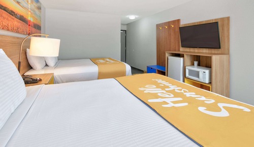Habitación, 2 camas de matrimonio, accesible para personas con discapacidad (Mobility Accessible)