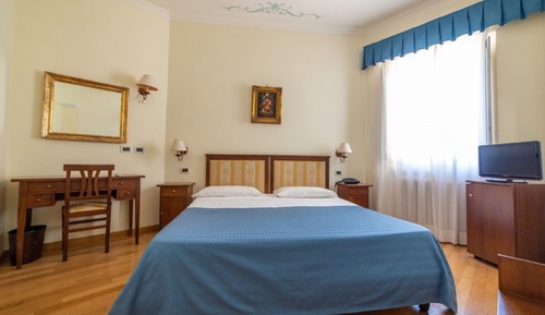 Habitación clásica con 1 cama doble o 2 individuales