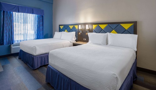Habitación Deluxe, 2 camas de matrimonio, no fumadores (Mobility Accessible Room)