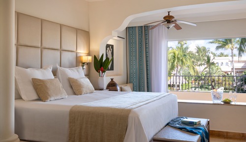 Free Upgrade To Two-Story Rooftop Terrace Suite Spa or Pool View