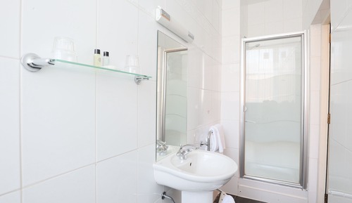 Habitación estándar con 1 cama doble o 2 individuales