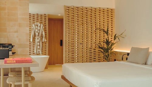 Suite estudio Signature, junto a la piscina