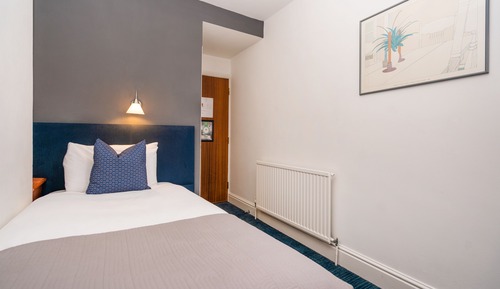 Single Non-ensuite Room