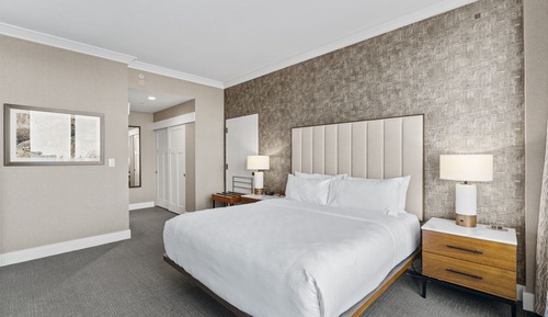 Suite clásica, varias camas (Deluxe Room, 2 Queen Beds, Lake View)