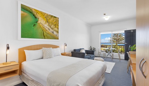 Queen Studio with Ocean View - Upstairs 