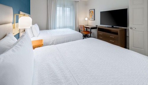 Suite, 2 camas de matrimonio, accesible para personas con discapacidad (Roll In Shower)