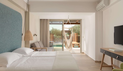 Junior Suite Mountain View Sharing Pool
